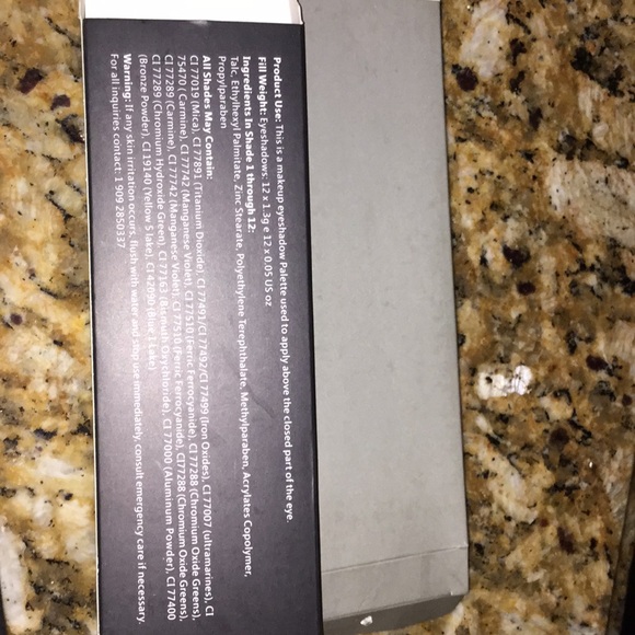 Eye shadow kit 12 shades NWT nude - Picture 4 of 4